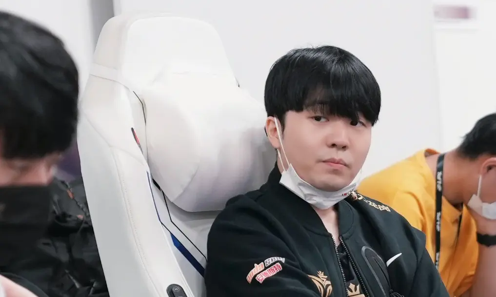 亚博-Uzi在澳大利亚队比赛中爆冷，出色防守引发热议！的简单介绍